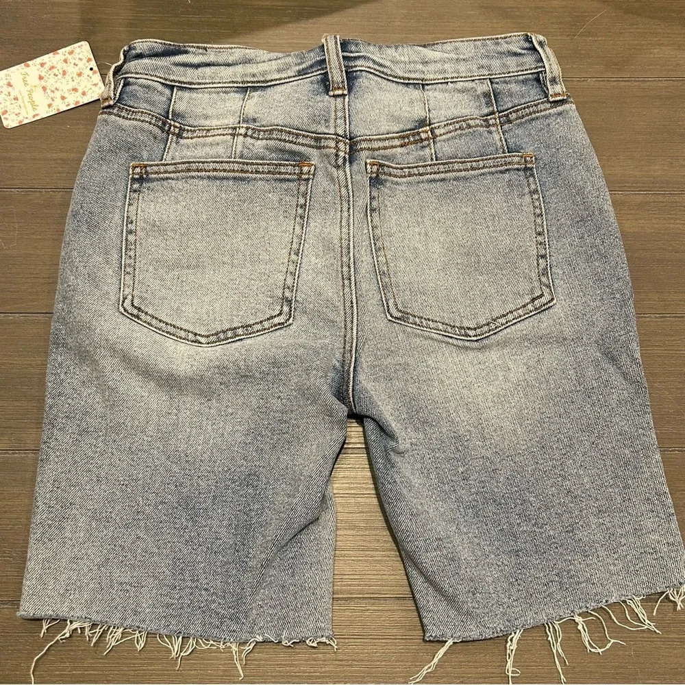 We The Free Avery Denim Bermuda Shorts, Distressed Light Wash, Women's Size 24 - Picture 8 of 9